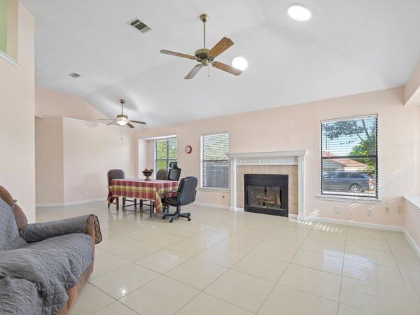 1801 Twisted Oak DR, Leander, TX 78641