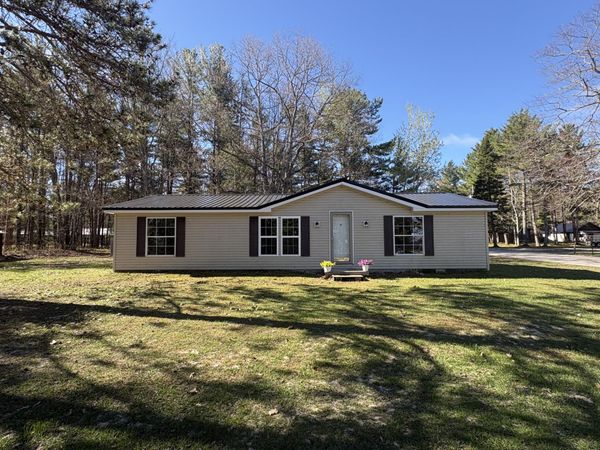 W12809 2nd ST, Engadine, MI 49827