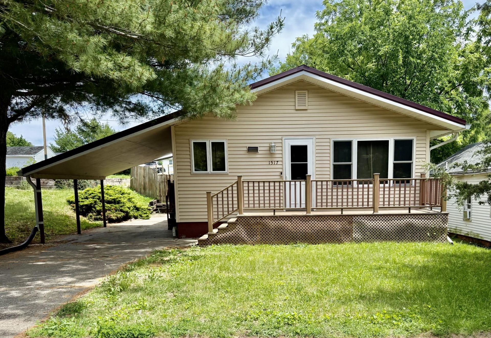 1517 1st Ave, Muscatine, IA 52761 Main Photo