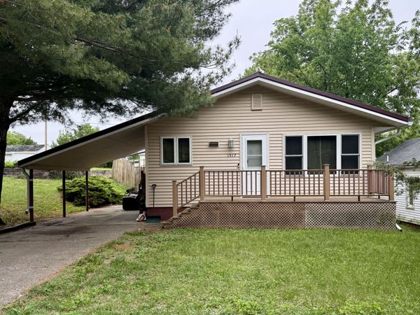 1517 1ST AVE, Muscatine, IA 52761