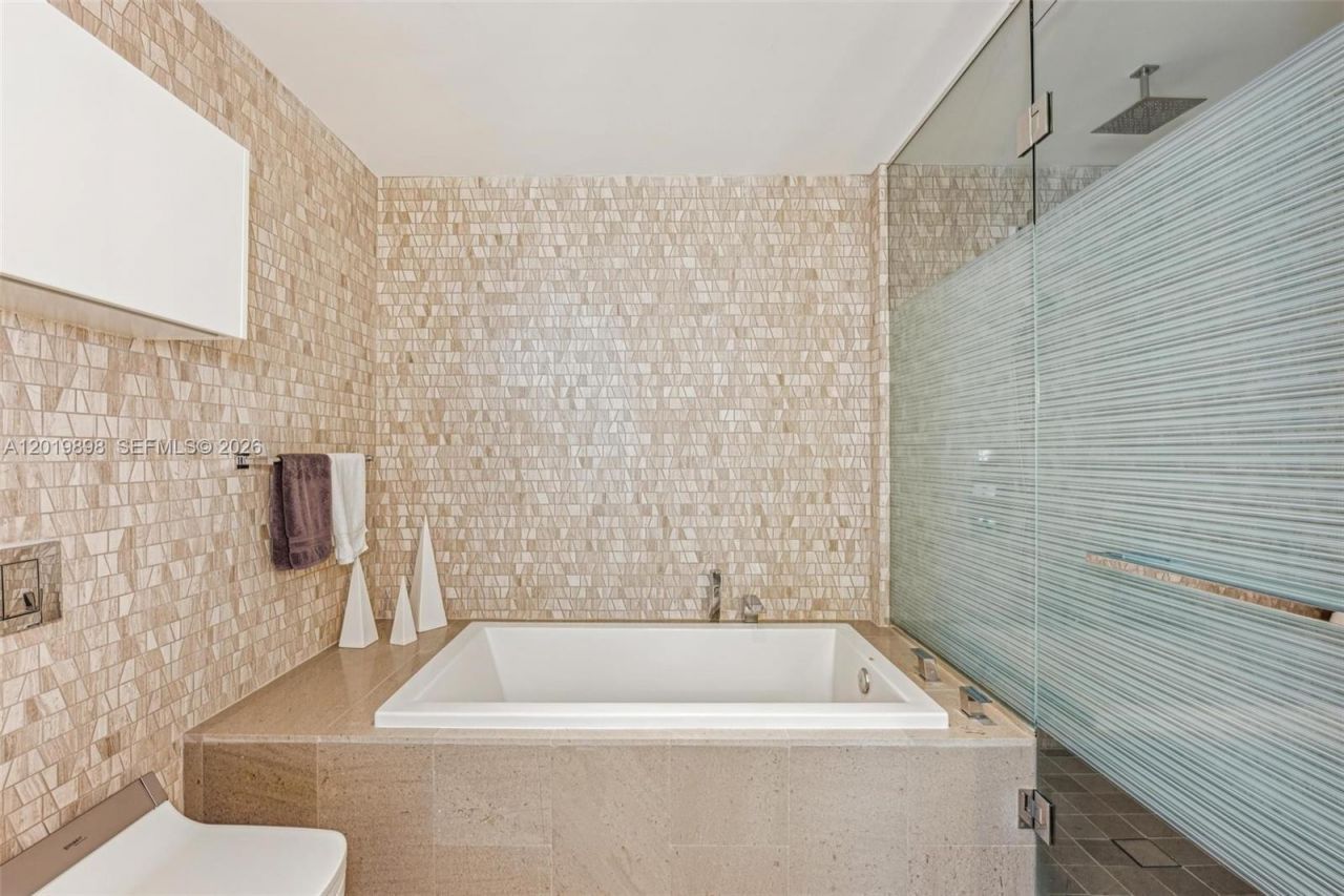 88 SW 7th St , Unit 2111, Miami, FL 33130 Photo