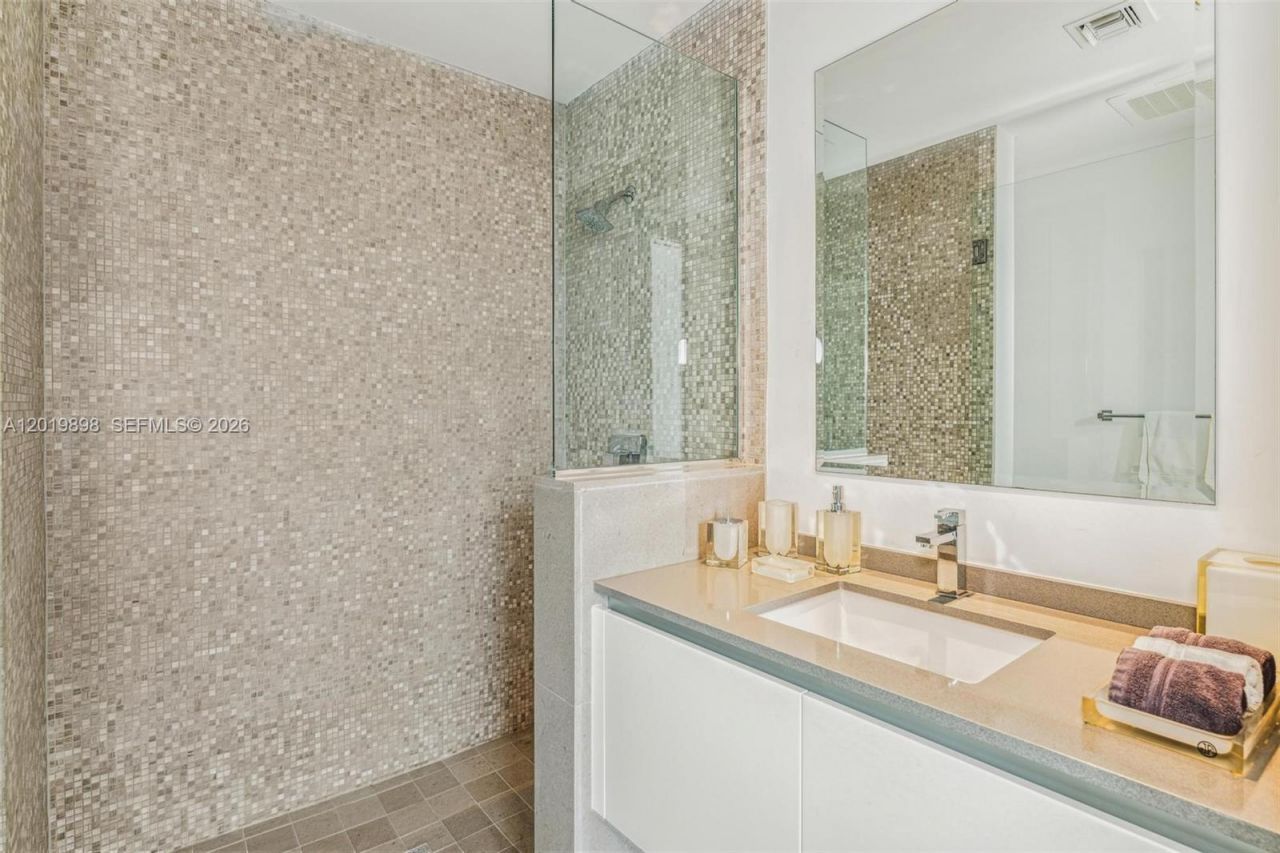 88 SW 7th St , Unit 2111, Miami, FL 33130 Photo
