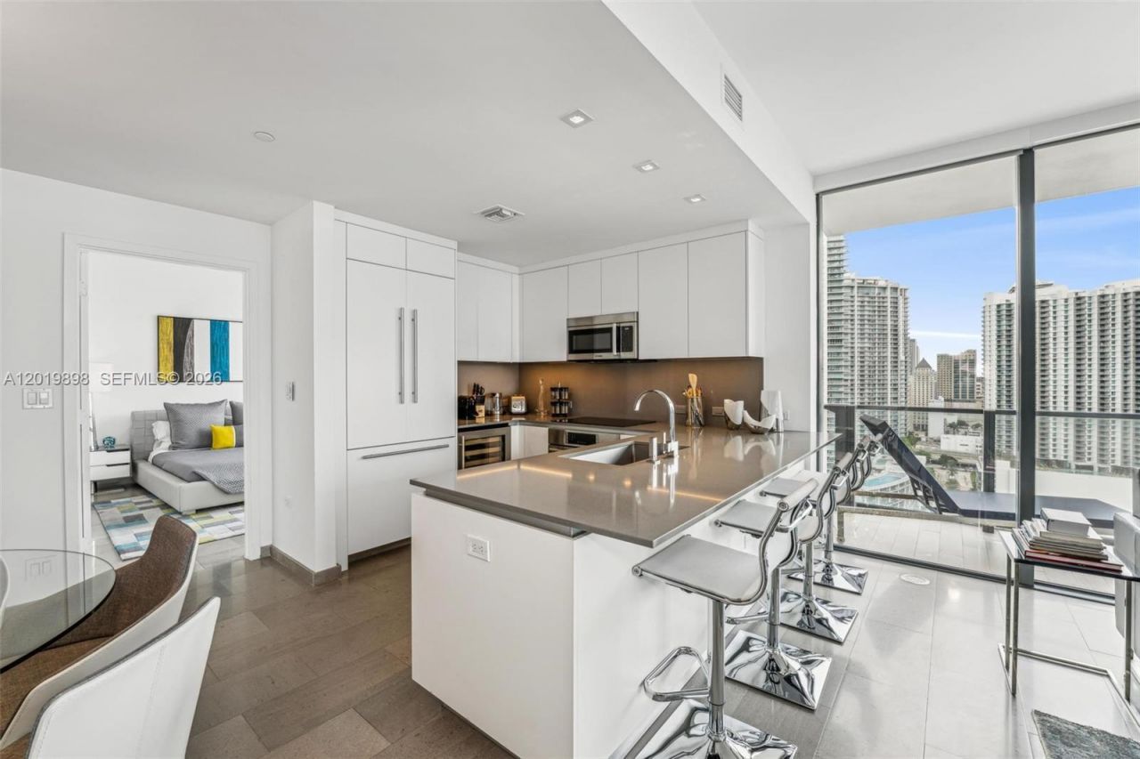 88 SW 7th St , Unit 2111, Miami, FL 33130 Photo