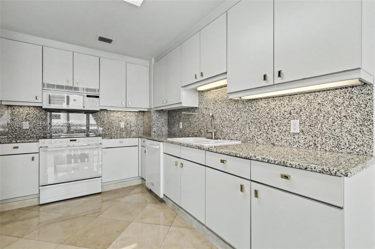 10101 Collins Ave, Unit 18C + CABA, Bal Harbour, FL 33154 Photo