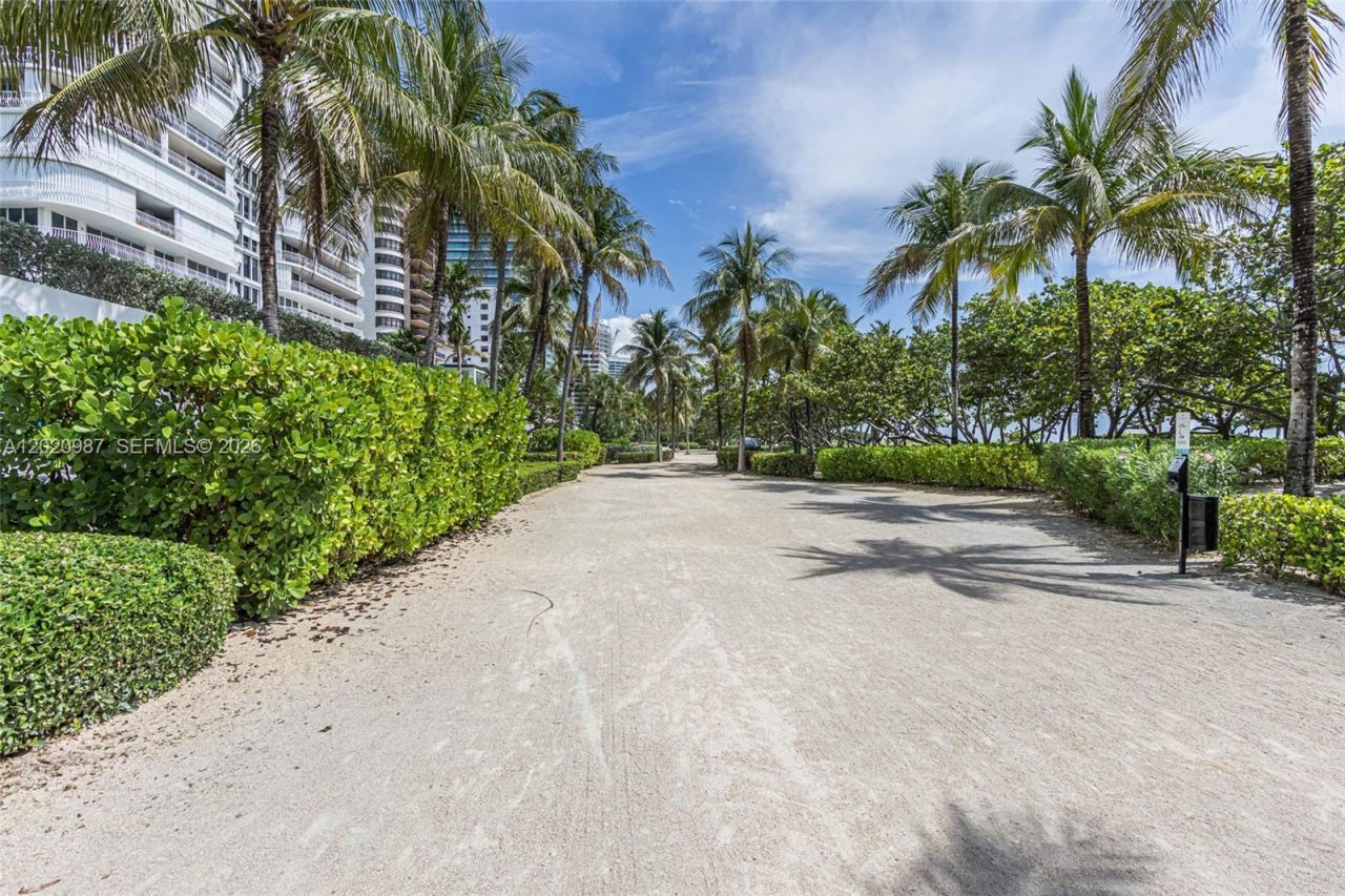 10101 Collins Ave, Unit 18C + CABA, Bal Harbour, FL 33154 Photo