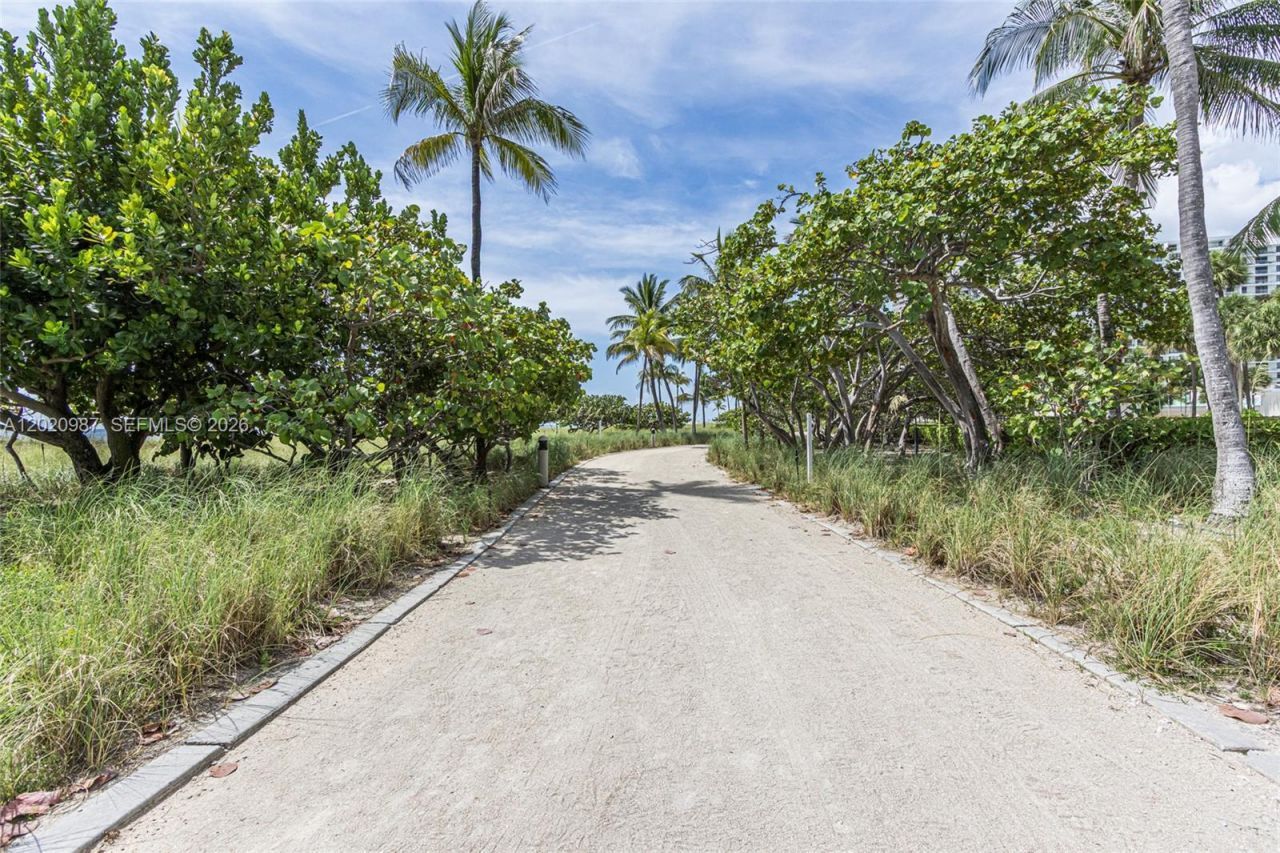 10101 Collins Ave, Unit 18C + CABA, Bal Harbour, FL 33154 Photo