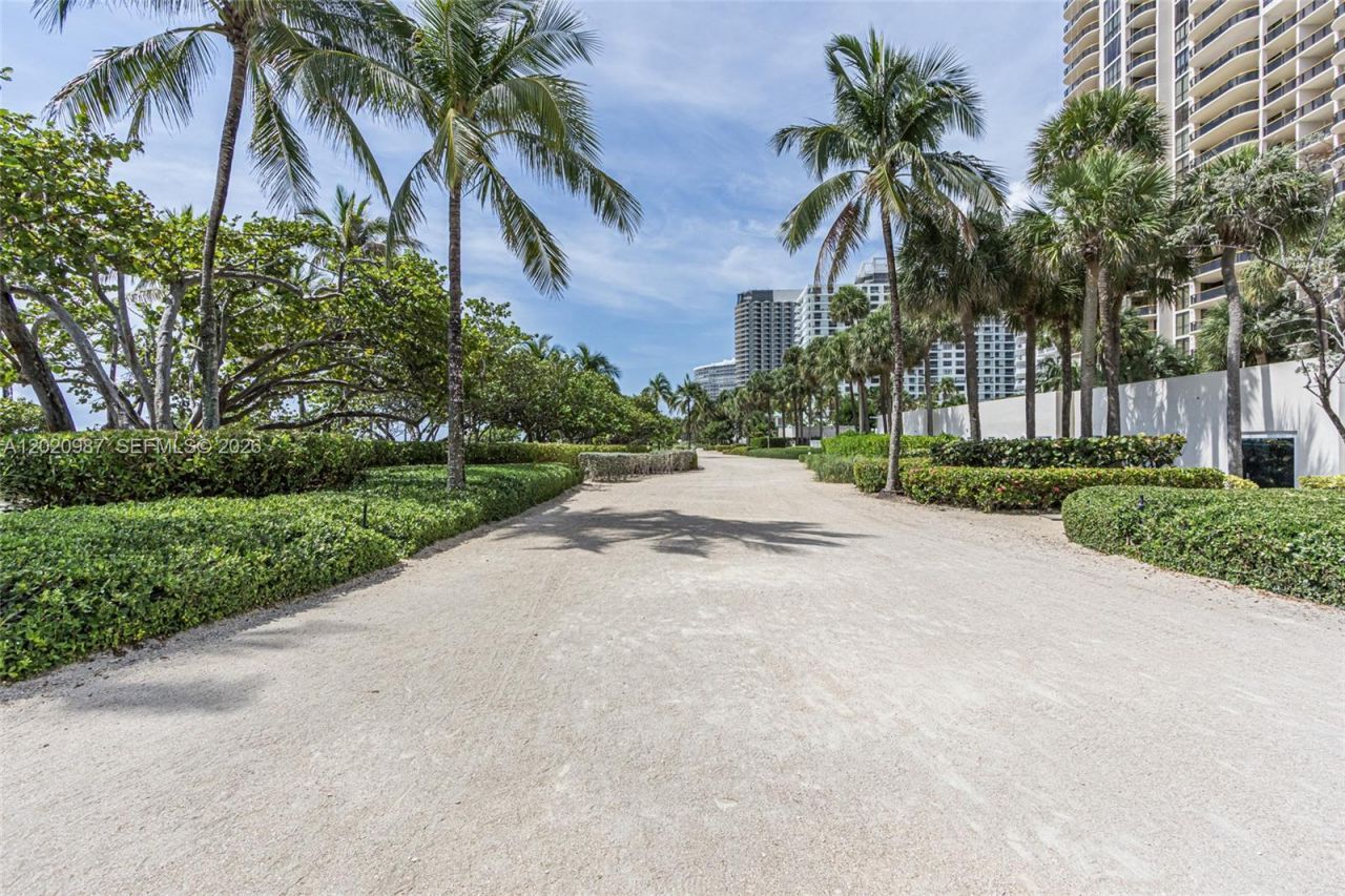 10101 Collins Ave, Unit 18C + CABA, Bal Harbour, FL 33154 Photo