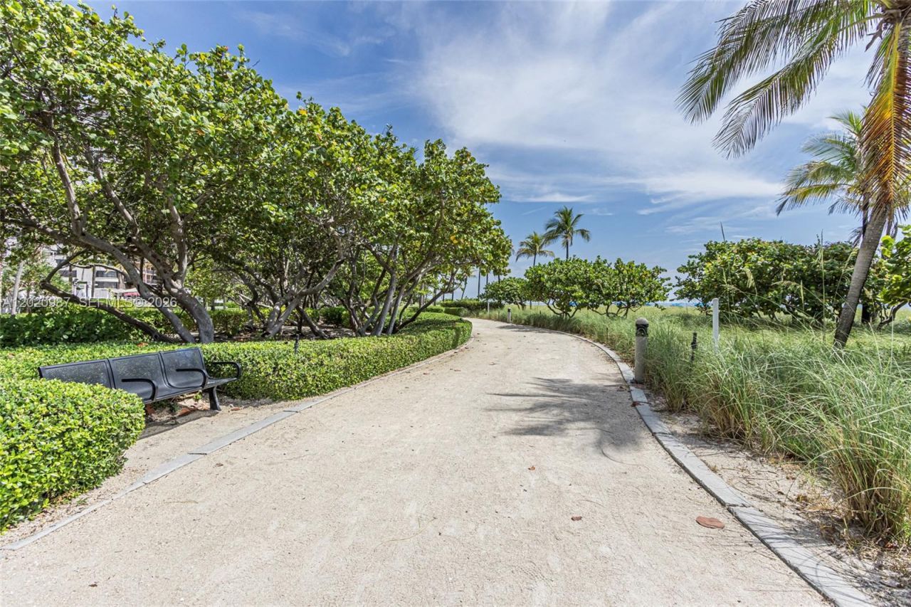 10101 Collins Ave, Unit 18C + CABA, Bal Harbour, FL 33154 Photo
