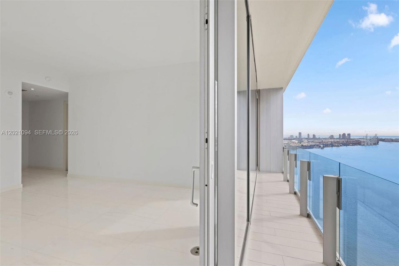 300 Biscayne Blvd Way , Unit 3404, Miami, FL 33131 Photo