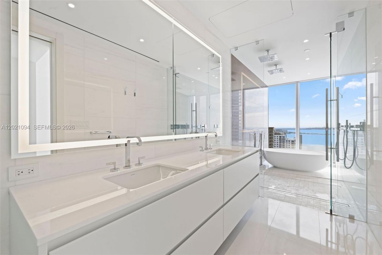 300 Biscayne Blvd Way , Unit 3404, Miami, FL 33131 Photo
