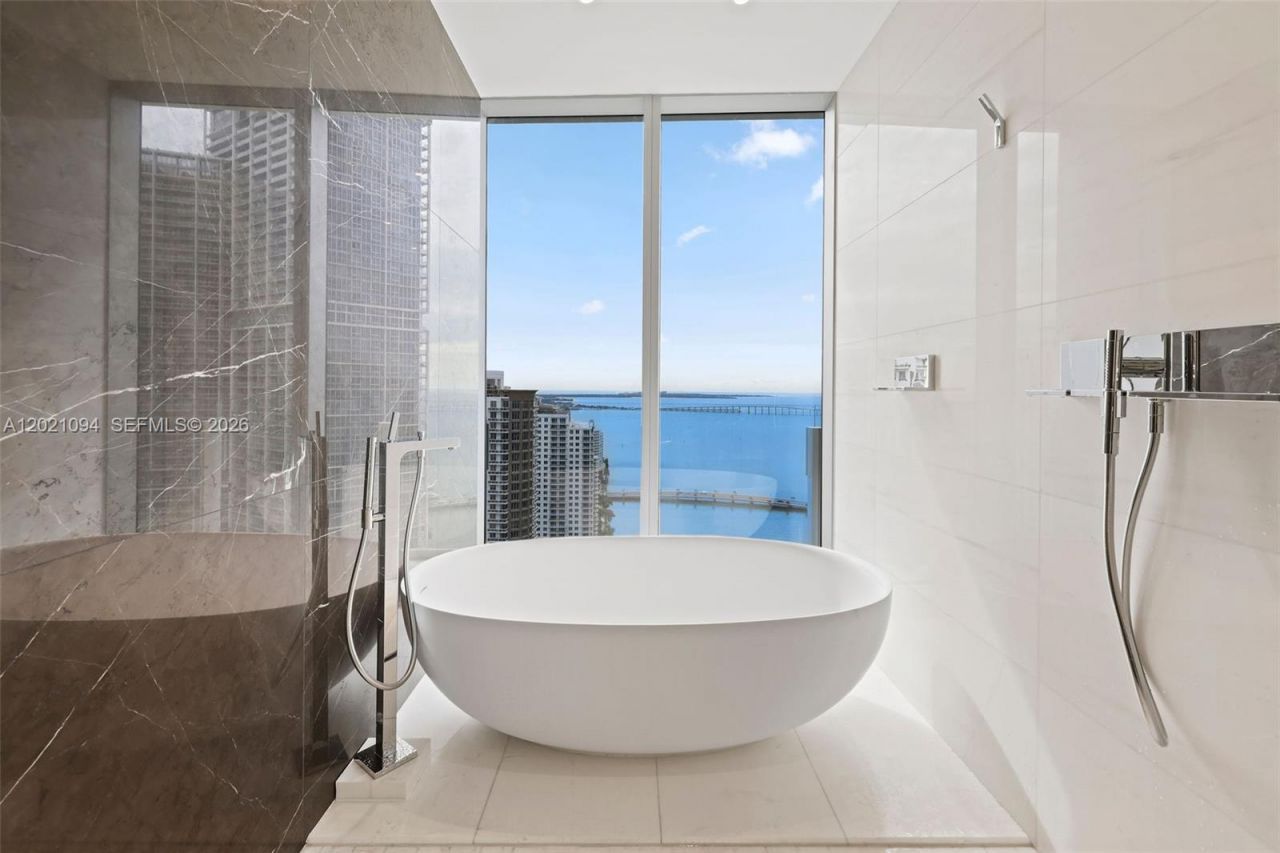 300 Biscayne Blvd Way , Unit 3404, Miami, FL 33131 Photo