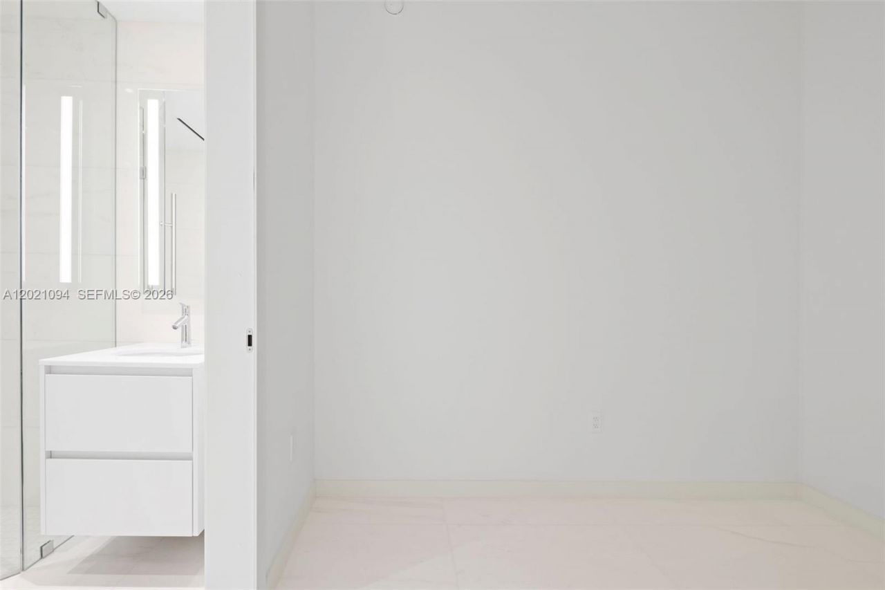 300 Biscayne Blvd Way , Unit 3404, Miami, FL 33131 Photo