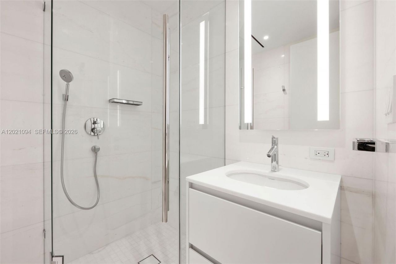 300 Biscayne Blvd Way , Unit 3404, Miami, FL 33131 Photo