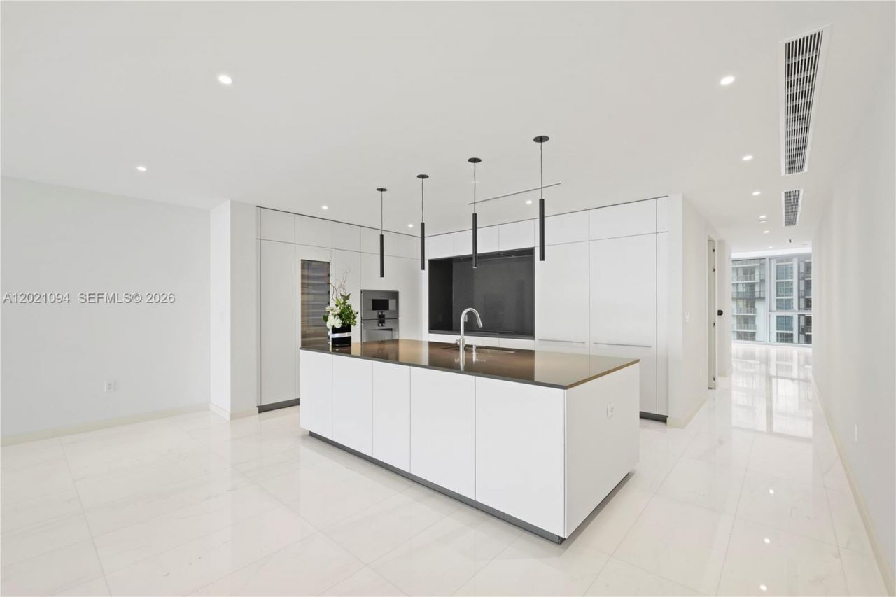 300 Biscayne Blvd Way , Unit 3404, Miami, FL 33131 Photo