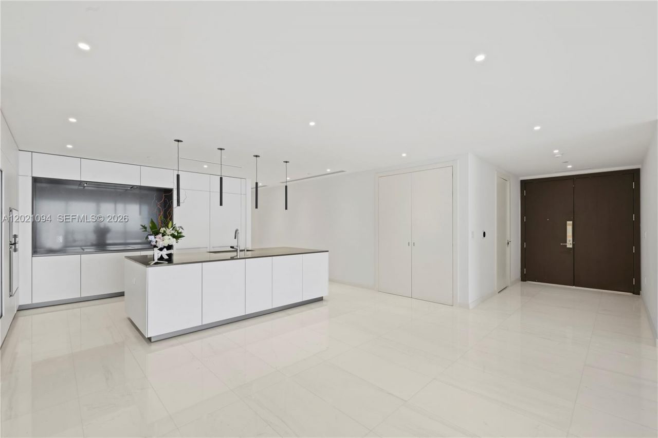 300 Biscayne Blvd Way , Unit 3404, Miami, FL 33131 Photo