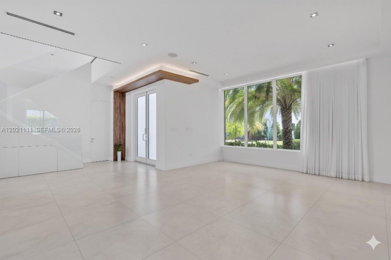 10267 NW 75th Ter, Doral, FL 33178 Photo