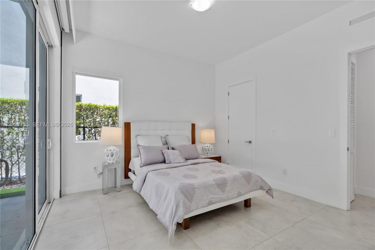 10267 NW 75th Ter, Doral, FL 33178 Photo
