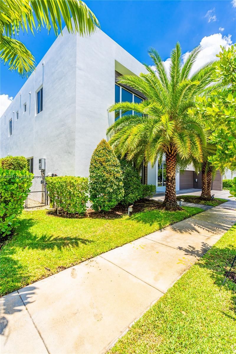 10267 NW 75th Ter, Doral, FL 33178 Photo