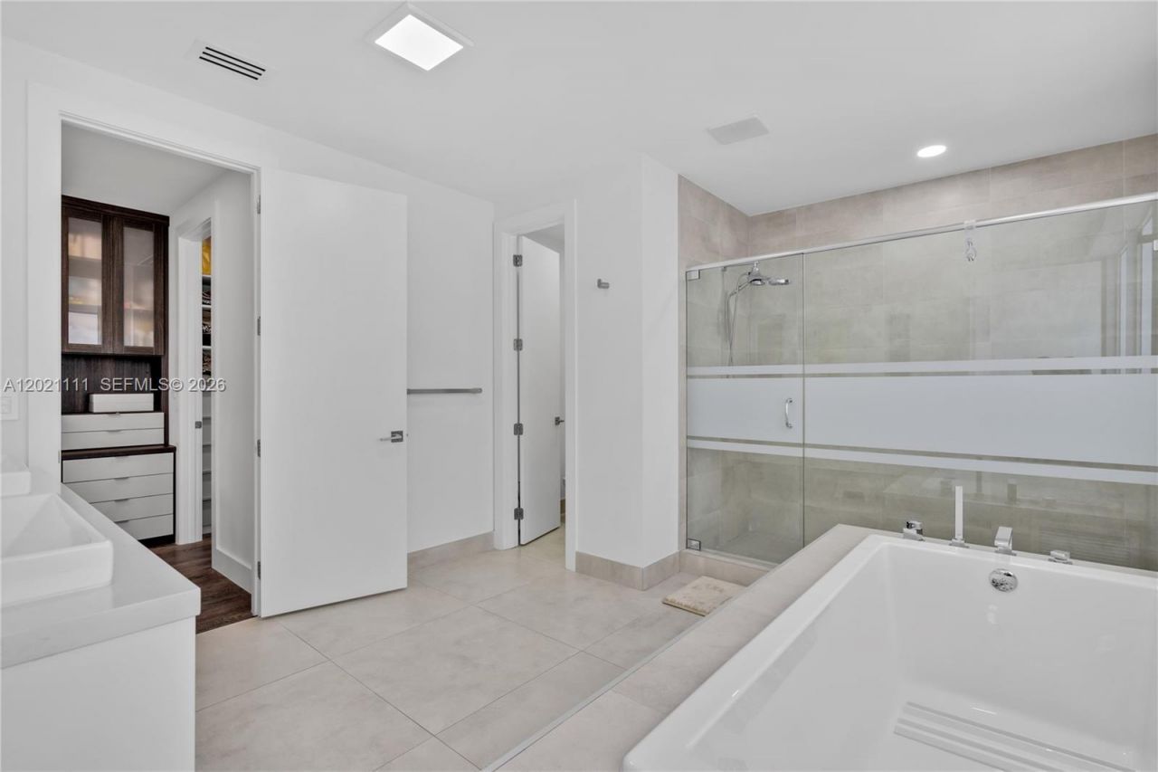 10267 NW 75th Ter, Doral, FL 33178 Photo