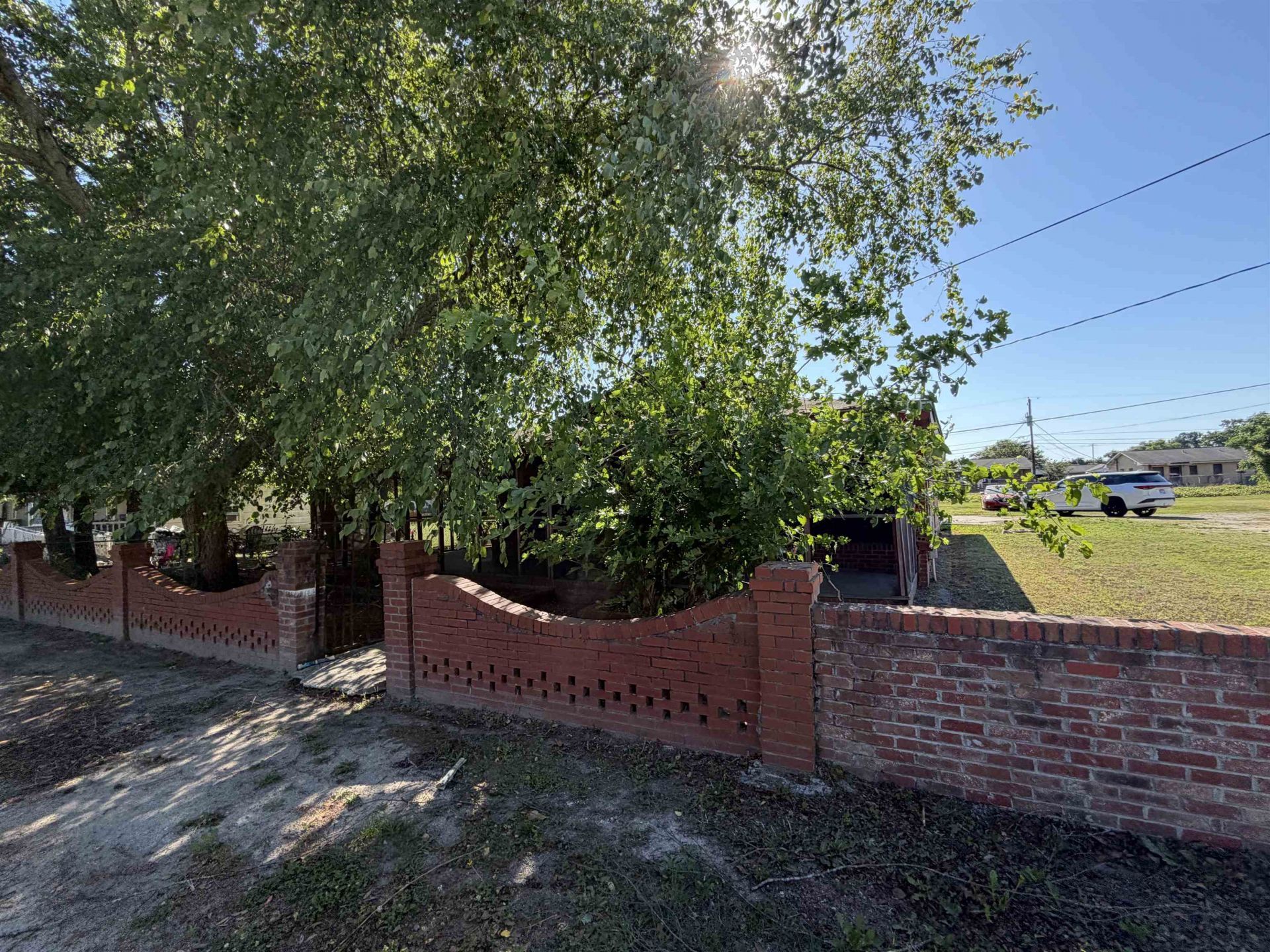 318 Wilmont St. Photo 4
