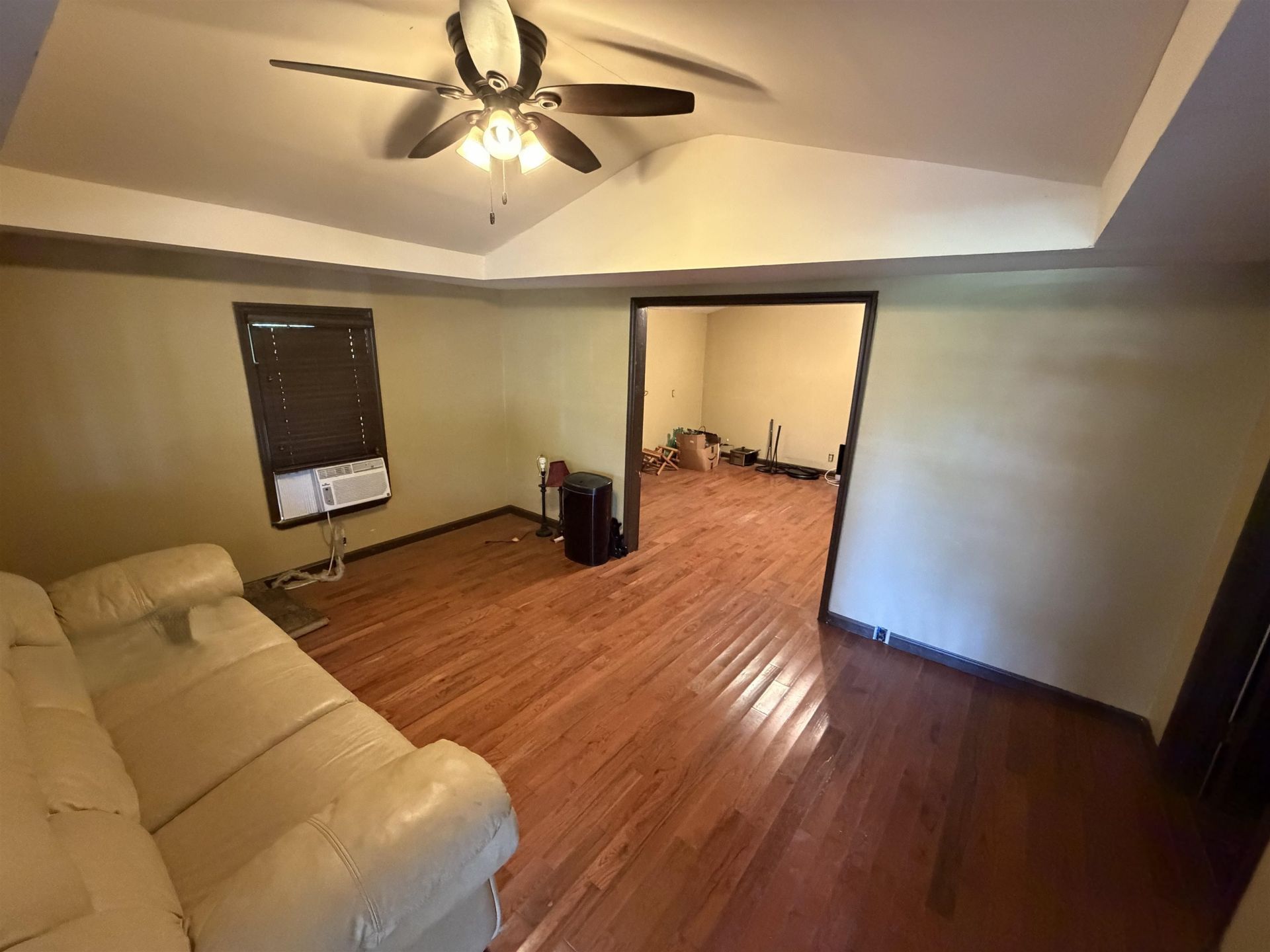 318 Wilmont St. Photo 6