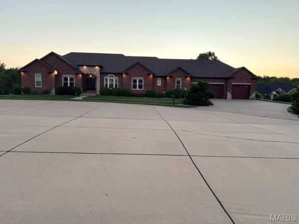 1 Brimley Court , Glen Carbon, IL 62034