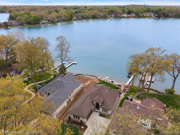 4353 Forest Avenue, Waterford Twp, MI 48328