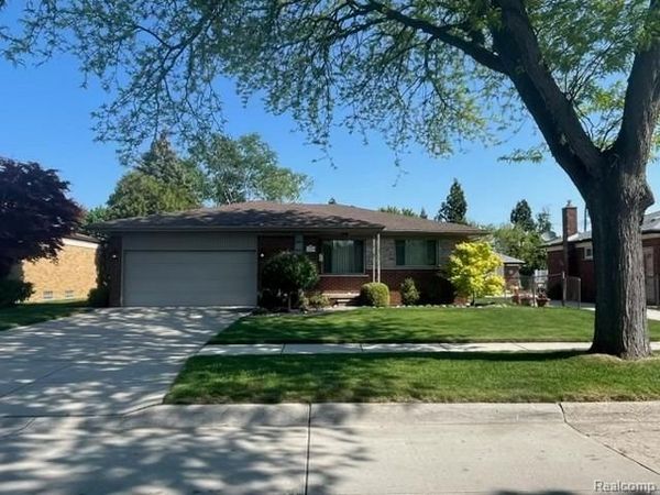 11151 Irvington Drive , Warren, MI 48093
