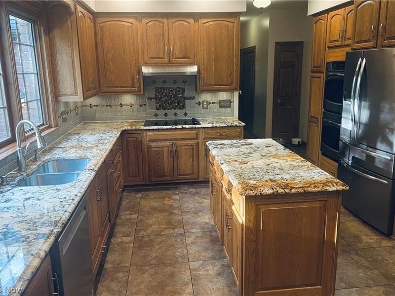8536 Cherry Hill Place, Youngstown, OH 44514 Photo 2