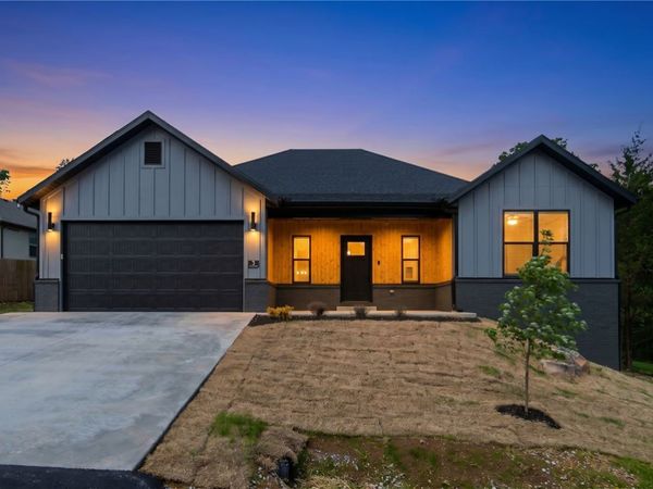 17 Stretford Drive, Bella Vista, AR 72714