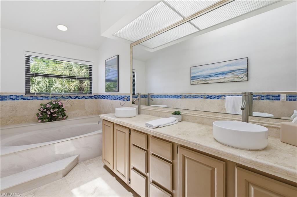 27119 Oakwood Lake Dr , Bonita Springs, FL 34134 Photo