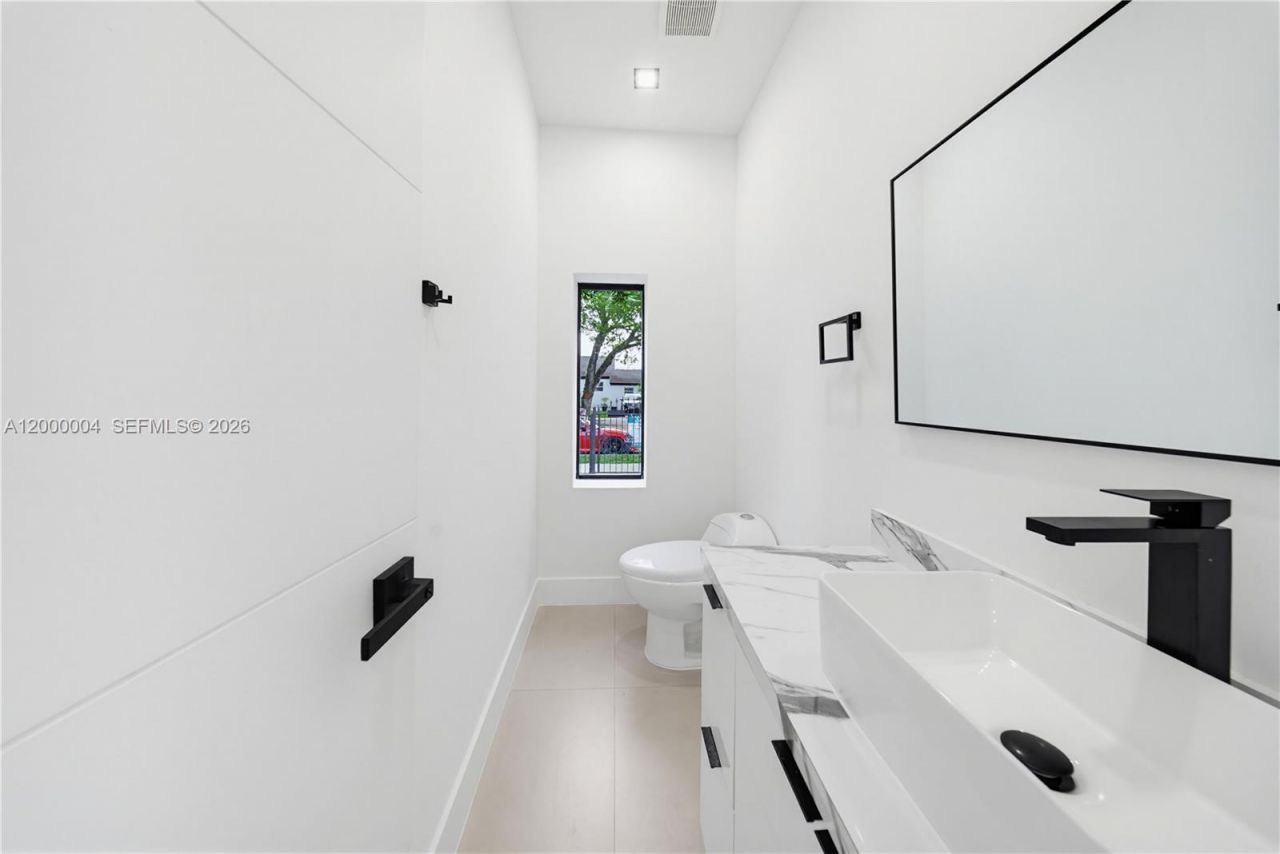 1021 NW 48th St , Miami, FL 33127 Photo