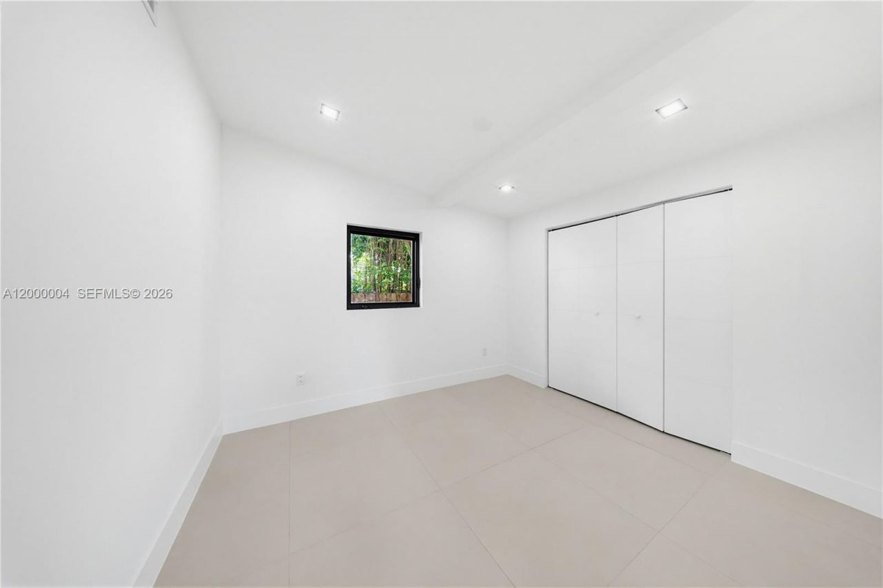 1021 NW 48th St , Miami, FL 33127 Photo