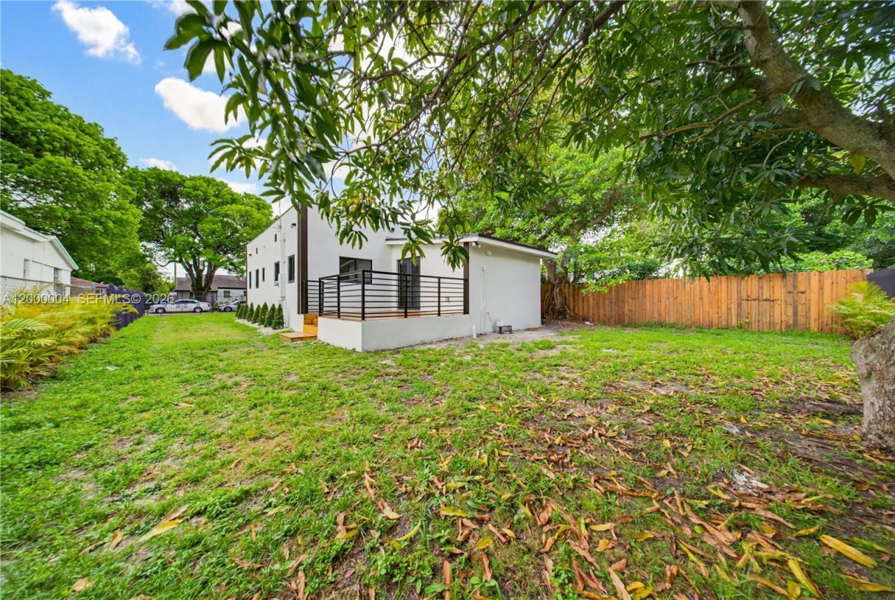 1021 NW 48th St , Miami, FL 33127 Photo