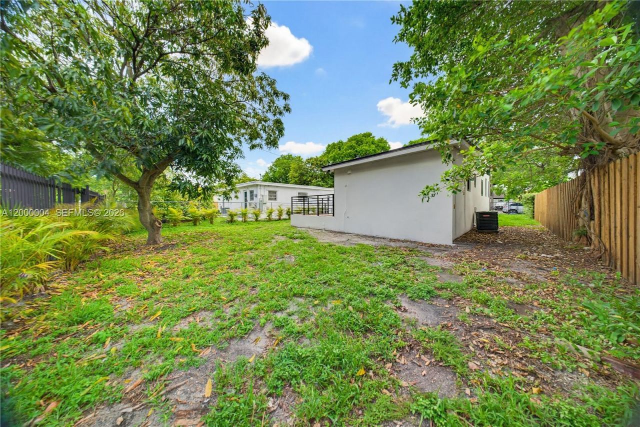 1021 NW 48th St , Miami, FL 33127 Photo