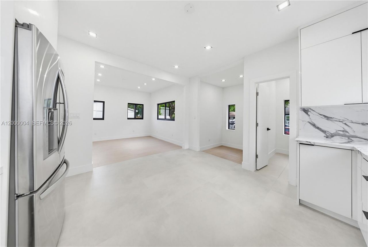 1021 NW 48th St , Miami, FL 33127 Photo