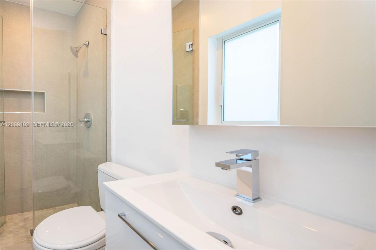 330 SW 27th Rd , Miami, FL 33129 Photo