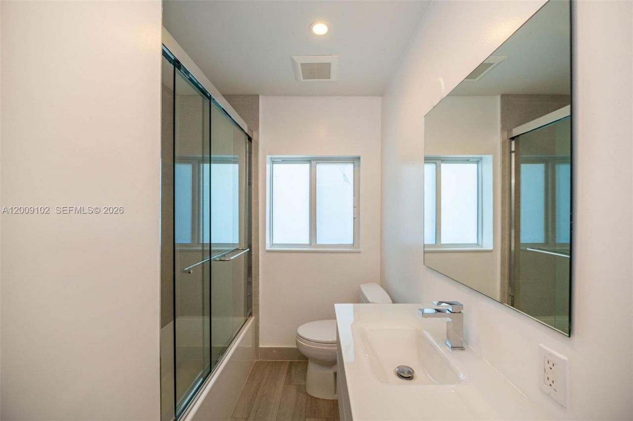 330 SW 27th Rd , Miami, FL 33129 Photo