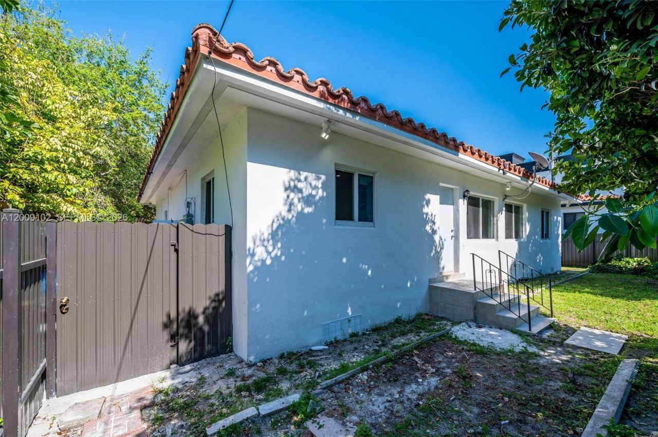 330 SW 27th Rd , Miami, FL 33129 Photo