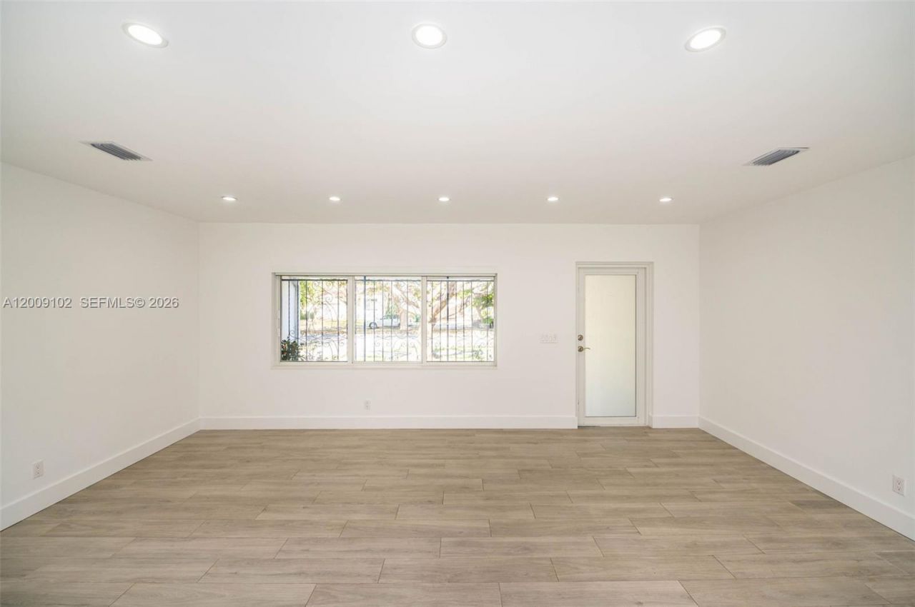 330 SW 27th Rd , Miami, FL 33129 Photo