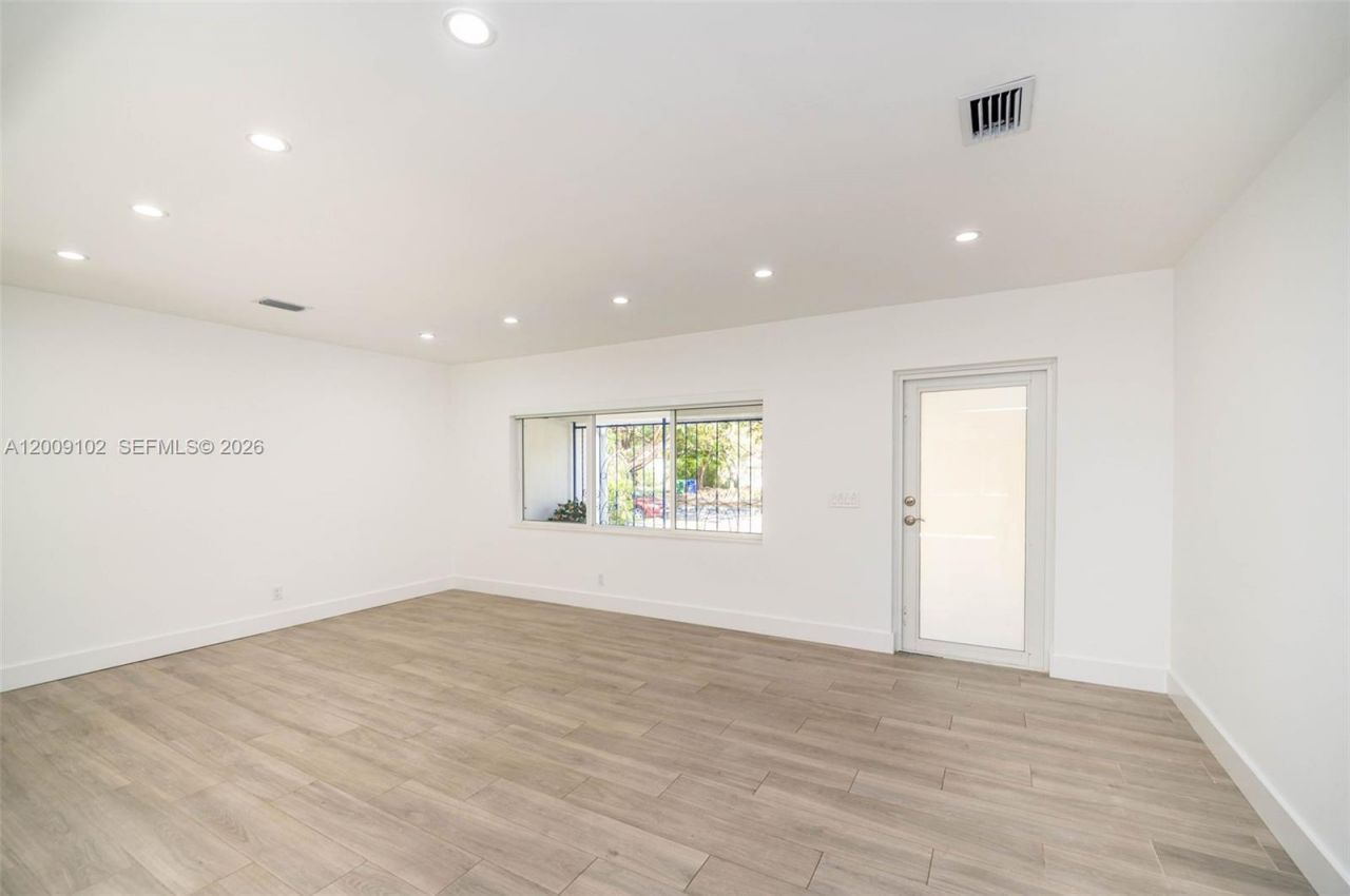 330 SW 27th Rd , Miami, FL 33129 Photo