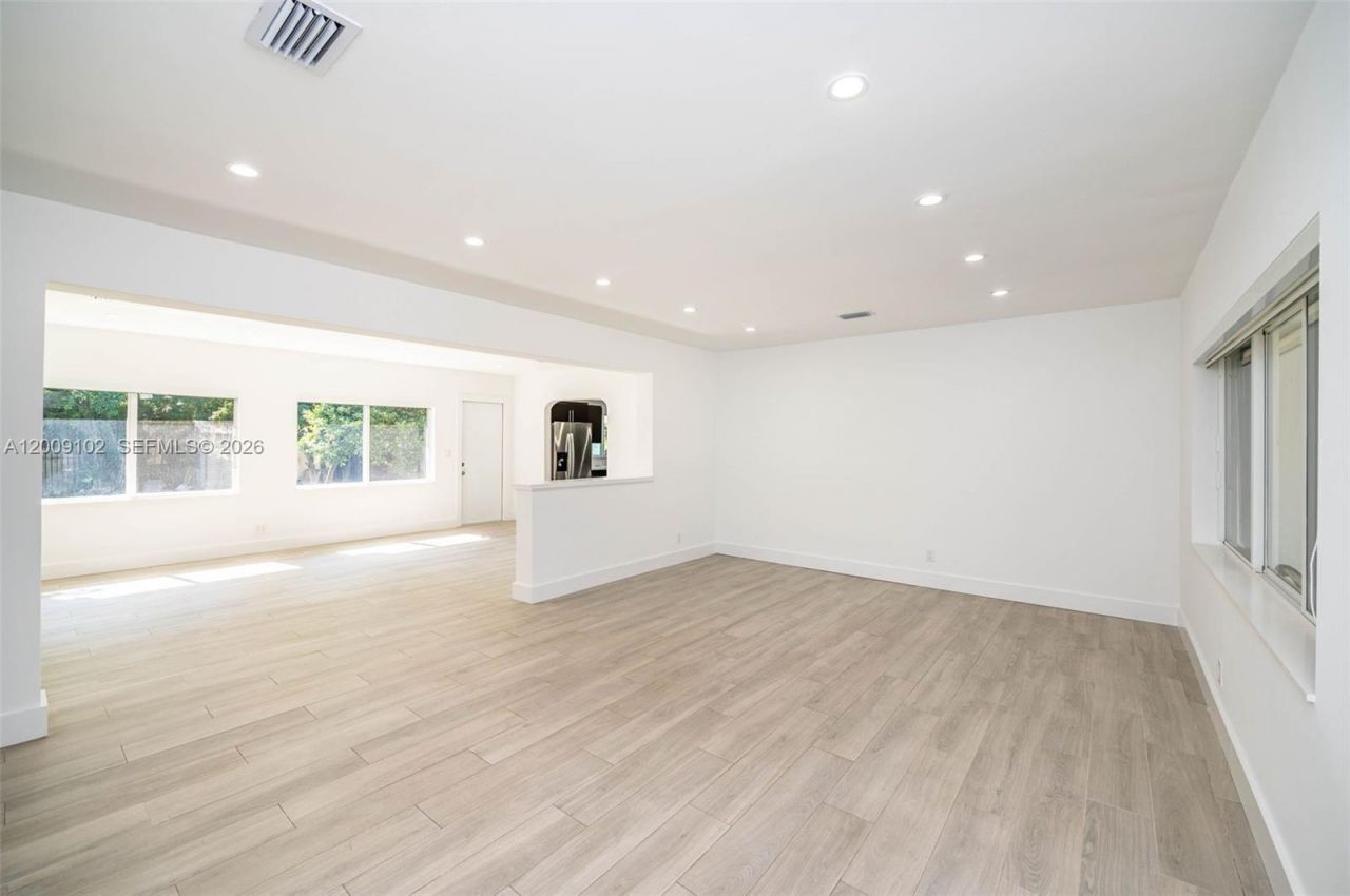 330 SW 27th Rd , Miami, FL 33129 Photo