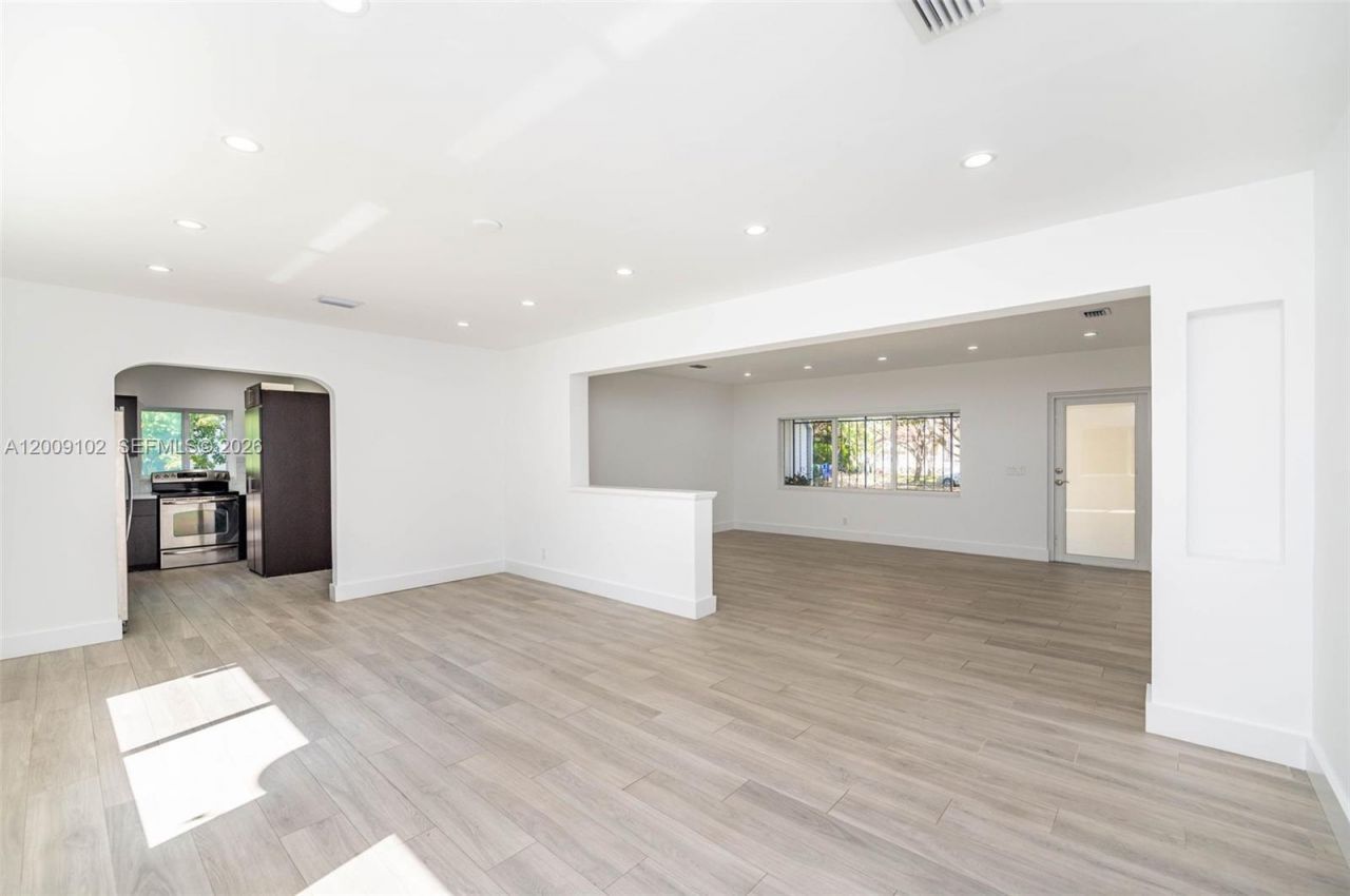 330 SW 27th Rd , Miami, FL 33129 Photo