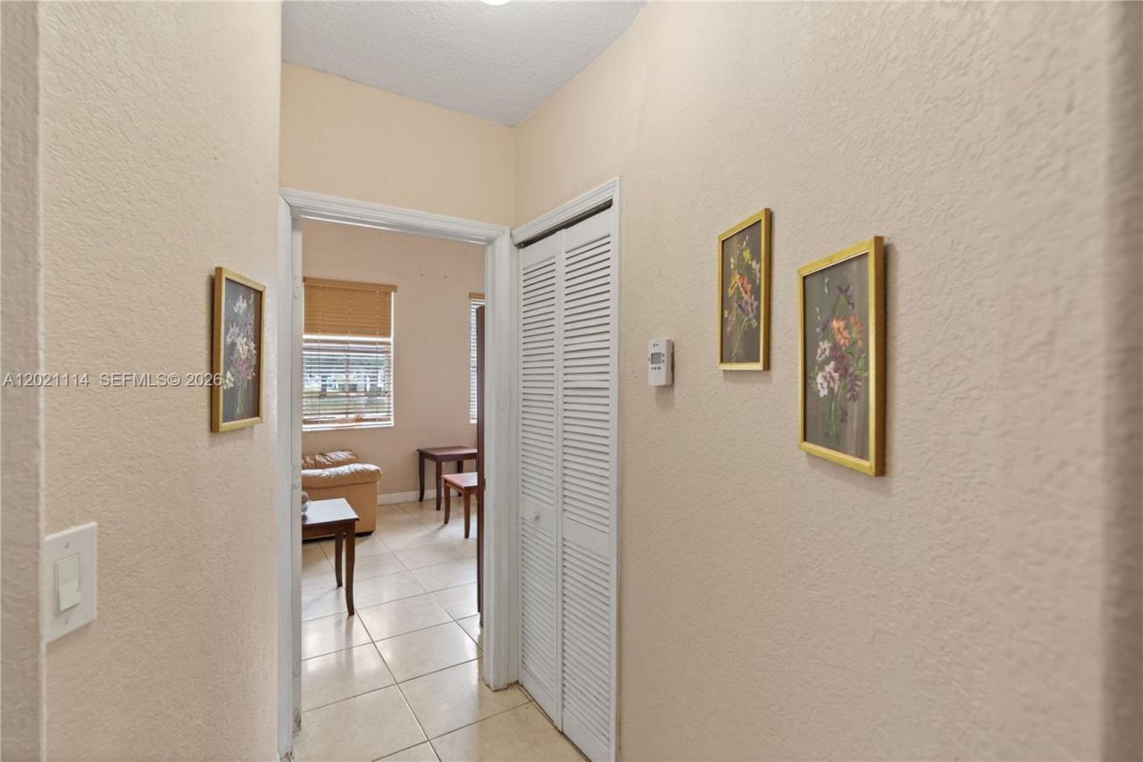 8968 NW 180th Ter , Hialeah, FL 33018 Photo