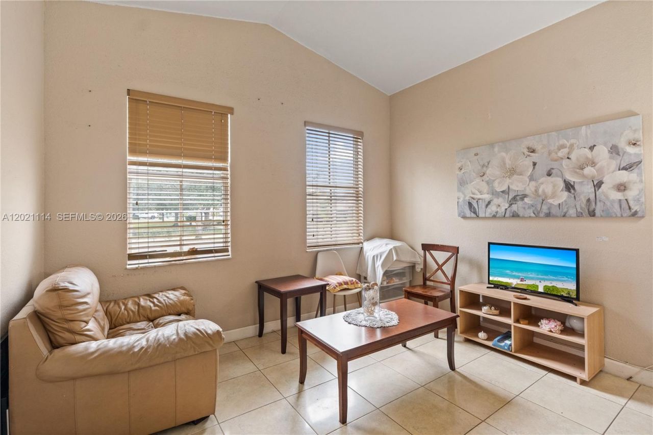 8968 NW 180th Ter , Hialeah, FL 33018 Photo