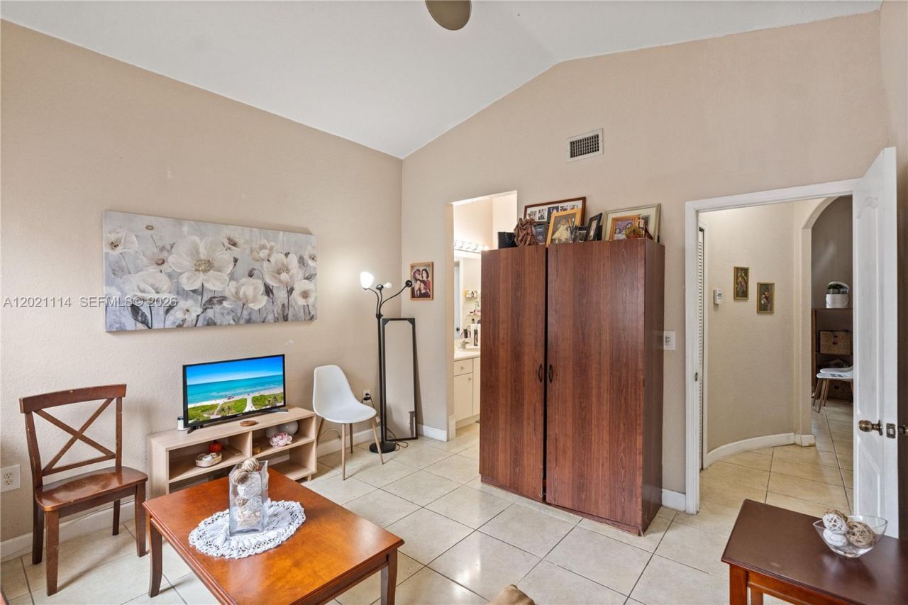 8968 NW 180th Ter , Hialeah, FL 33018 Photo