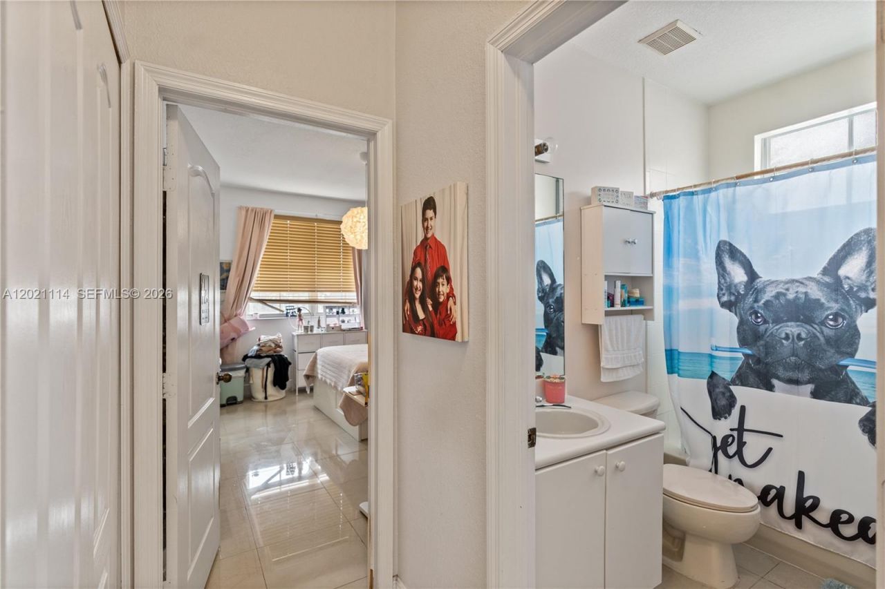 8968 NW 180th Ter , Hialeah, FL 33018 Photo