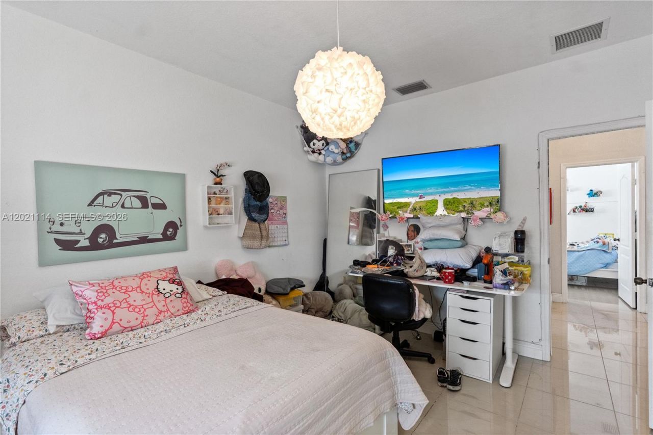 8968 NW 180th Ter , Hialeah, FL 33018 Photo
