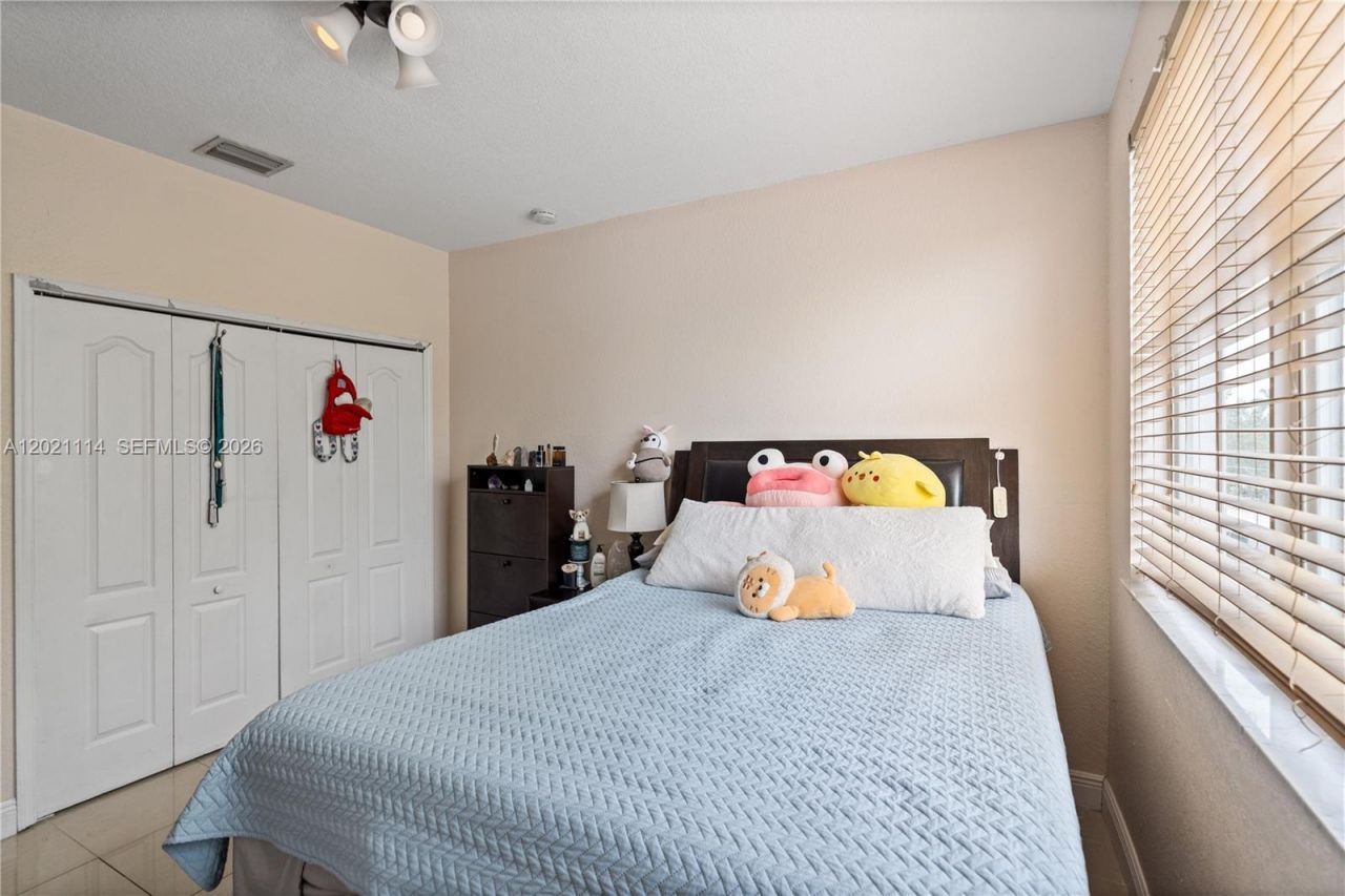 8968 NW 180th Ter , Hialeah, FL 33018 Photo