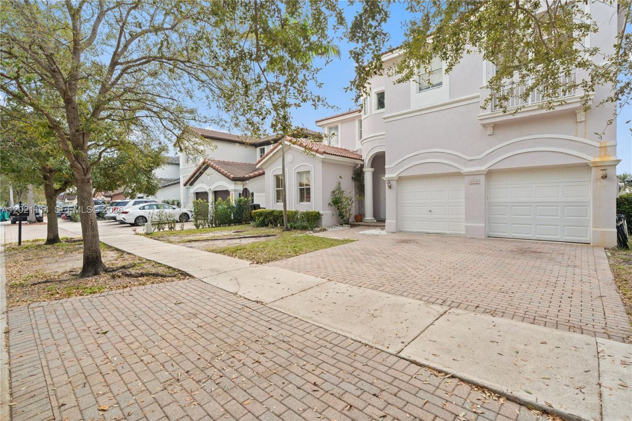 8968 NW 180th Ter , Hialeah, FL 33018 Photo